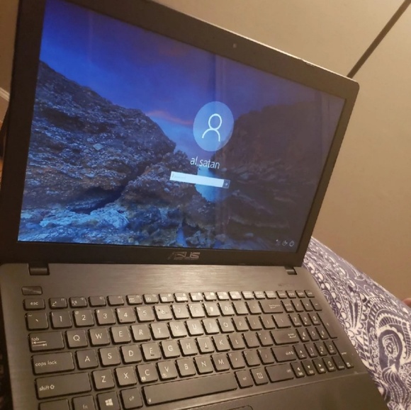 15" ASUS GAMING LAPTOP - Picture 3 of 8